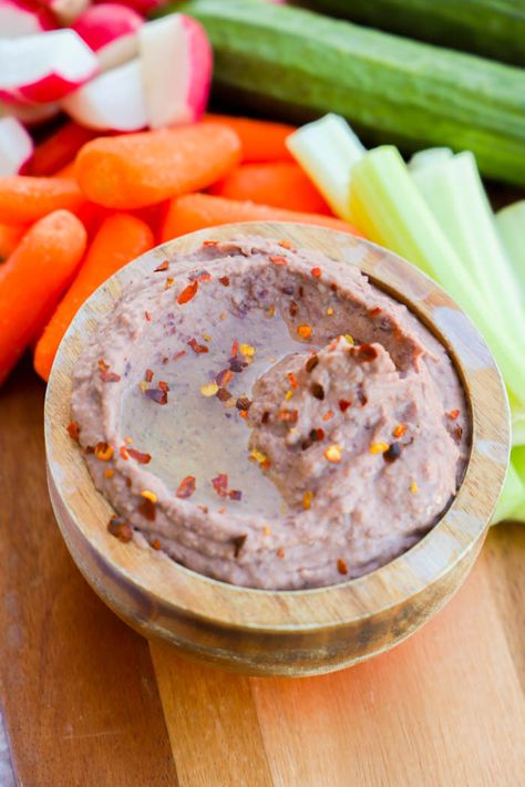 This is amazing! I LOVE it, Black Bean Hummus #hummus #blackbean Black Bean Hummus Recipe, Bean Hummus Recipe, Cucumber Bites Appetizers, Bite Size Pies, Black Bean Hummus, Summer Appetizers Easy, Healthy Appetizers Easy, Bean Hummus, Appetizer Bites