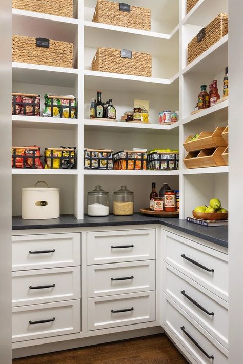 Walk In Pantry Ideas Layout, Snack Organization, Small Walk In Pantry, Walk In Pantry Ideas, Pantry Layout, House Pantry, Pantry Inspiration, Dallas House, Pantry Drawers