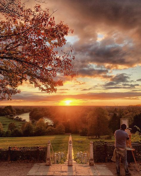 It’s so good to be back in Richmond! Got home and raced up to Richmond Hill for sunset! Captured the painter too 😁❤️. .  @london… Richmond London, Richmond Hill, The Painter, Amazing Places, The Good Place, Painter, London, Instagram