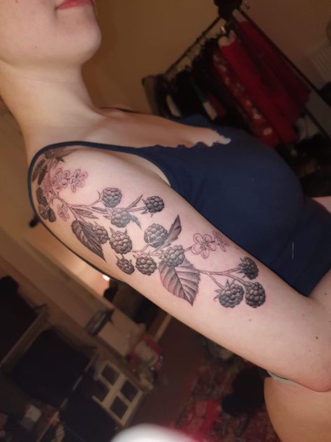 Blackberry Shoulder Tattoo, Raspberry Vine Tattoo, Blackberry Branch Tattoo, Blackberry Vine Tattoo, Blackberry Tattoo, Cap Tattoo, Tattoo Advice, Shoulder Cap Tattoo, Inner Arm Tattoos