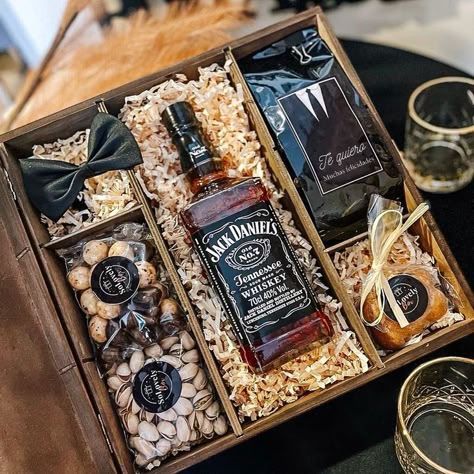 Wine Gifts Diy, Groomsman Proposal Box, Cake For Boyfriend, Hamper Gift Basket, Liquor Gifts, Gift Box For Men, Diy Gift Set, Wine Gift Boxes, Creative Gifts For Boyfriend