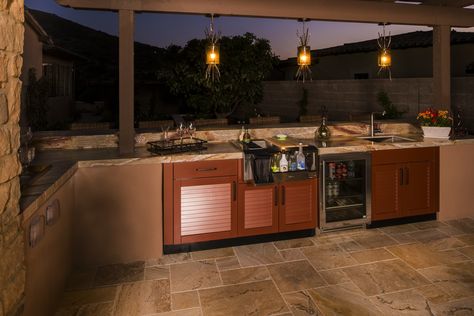 Looking to enhance your outdoor space in Arizona? Keep reading for more on the best outdoor kitchen and Arizona room ideas! Arizona Room Ideas Outdoor Living, Arizona Room Ideas, Arizona Room, Arizona Kitchen, California Room, Outdoor Kitchen Cabinets, Outdoor Kitchen Bars, Living In Arizona, Backyard Fireplace