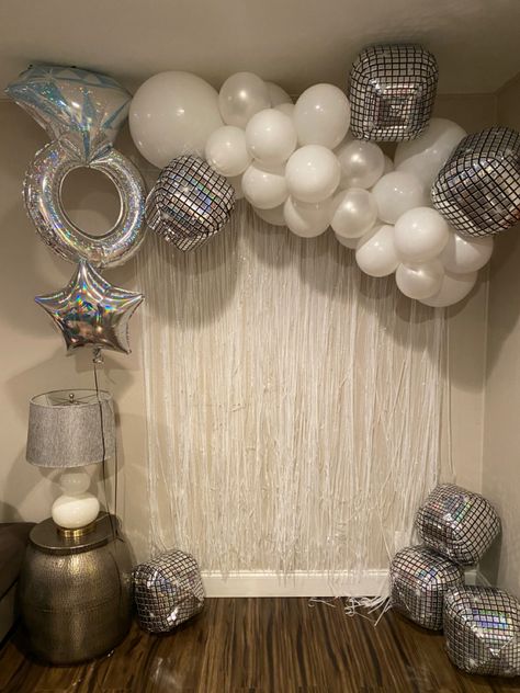 Bachelorette Balloon Backdrop, Disco Themed Hens Party, Black And White Hen Party Outfits, Hens Balloons, Last Disco Themed Bachelorette Party, Bachelorette Disco Cowgirl Theme, Disco Bachelorette Party Decorations, Bachelorette Home Decor, Disco Themed Bachelorette Party Ideas