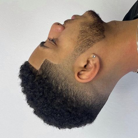 Black Fade Haircut, Fade Haircut With Beard, Afro Hair Fade, Afro Fade Haircut, Medium Fade Haircut, Black Man Haircut Fade, Top Fade Haircut, Faded Haircut, Temp Fade Haircut