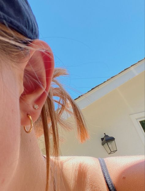 2nd Piercing Aesthetic, Cute 2nd Piercing, 2 Hoops On Ear, Earring Inspo Doubles, Small Ear Percinings, Seconds Piercing Aesthetic, Simple Double Piercing, 2 Hole Ear Piercing Ideas, Double Piercing Aesthetic