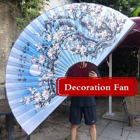 Fan Living Room, Asian Party Themes, Decorative Fans, Japanese Fans, Japanese Apartment, Asian House, Chinese Wall, Japanese Tea Set, Wall Fan