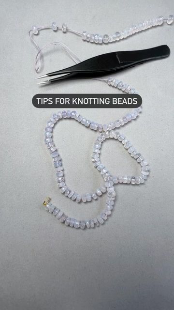 Michelle - Blue Rock Beads on Instagram: "Tips for Knotting Beads Edit: My reel is missing info, it somehow didn’t save before posting! The text“don’t make this knot too tight” is only for when you first form the knot around the tweezer. When you pull the tweezers out from the knot and press down/pull, that is when you *do* tighten the knot. Tips for those who have already gotten the knotting basics down and are looking to refine their skills and improve the overall experience of knotting. I How To Knot Beads On Necklace, Beading Tips And Tricks, Knotted Bead Necklace, Knotted Pearl Necklace, Beading Knots, Knotted Necklace Diy, Pearl Knotting, Pearl Necklace Tutorial, How To Tie A Knot