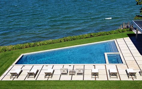 Pool Triangle, Mid Century Modern Backyard, Spool Pool, Amazing Pools, Pool Design Ideas, Patio Design Ideas, Residential Pool, Backyard Area, Exterior Tiles