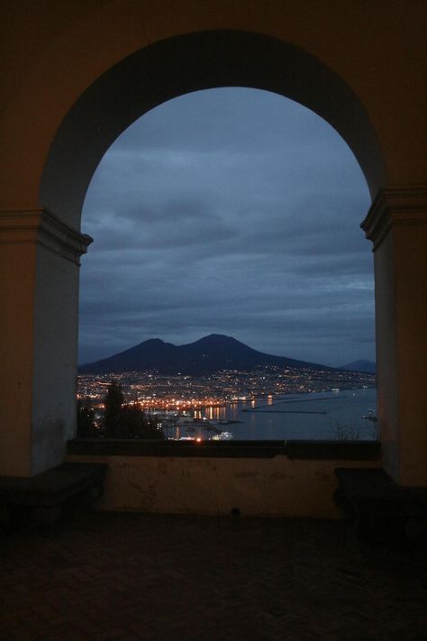 Bay Of Naples Italy, Naples Italy Aesthetic, Naples Italy Photography, Naples Aesthetic, Italy At Night Wallpaper, Italy Night Aesthetic, Museum At Night, Italy Museum, Italy At Night