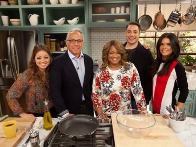 The Kitchen-Food Network's new "talk show" and I love it! Food Network The Kitchen, The Kitchen Food Network, Food Network Chefs, Tv In Kitchen, Food Network Star, Tv Chefs, Iron Chef, Tv Food, Summer Cooking