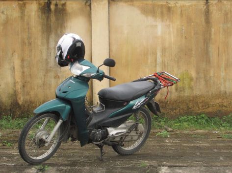 » All You Have to Know About Buying a Motorbike in Vietnam Ho Chi Minh Trail, Motorcycle Culture, Honda S, Flat Tire, Vietnam Travel, Ho Chi Minh City, Travel Bucket, Bucket List, Vietnam