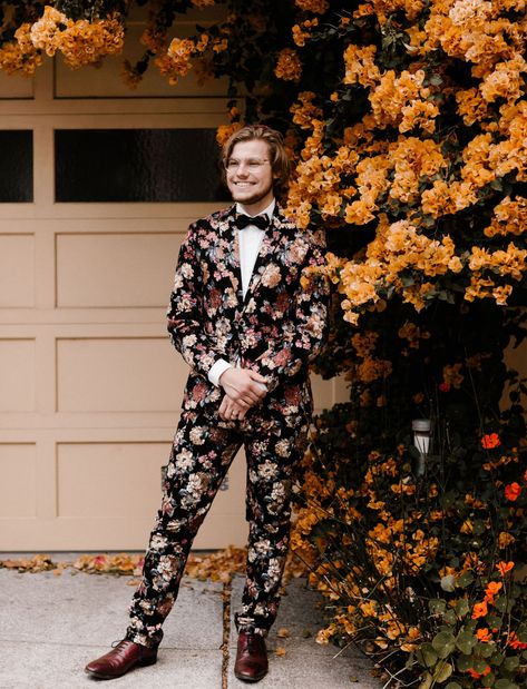 black floral suit groom T4t Wedding, Suits For The Groom, Floral Suit Men, Music Campaign, Wedding Hairsyles, Country Wedding Groom, Floral Attire, Flower Suit, Petal Patrol