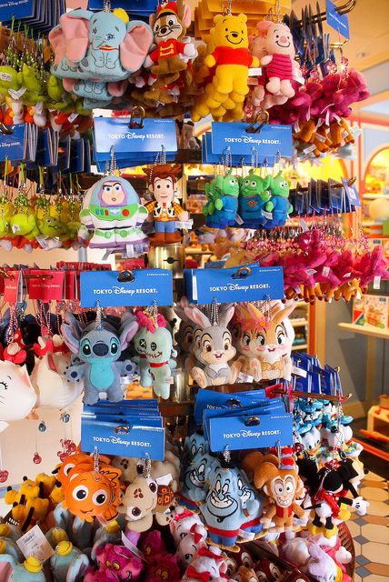 Disney Store Merchandise, Disney Store Aesthetic, Walt Disney Paris, Disneyland Merchandise, Disney Tokyo, Halloween Merchandise, Disney Souvenirs, Plush Keychain, Tokyo Disney