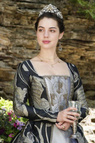 Reign Season 4, Marie Stuart, Reign Tv Show, Reign Mary, Reign Fashion, Reign Dresses, Mary Stuart, Adelaide Kane, Mary Queen Of Scots