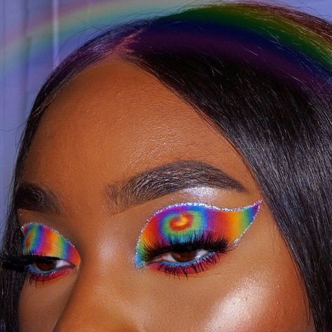 Abstract Makeup Looks, Abstract Makeup, Fantasy Make-up, Make Up Designs, Face Art Makeup, Rainbow Makeup, Cool Makeup Looks, Colorful Eye Makeup, Fancy Makeup