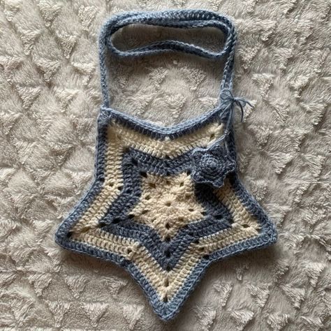 Crochet Star Aesthetic, How To Crochet Star Bag, How To Crochet A Star Bag, Crochet Star Clothes, Star Bag Crochet Pattern, Crochet Ideas Aesthetic Easy, Crochet Star Bag Pattern, Easy Small Things To Crochet, Blue Crochet Projects