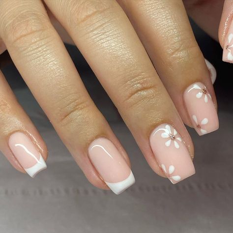 🤍🤍🤍 @the_gelbottle_inc DAISY Prep @lilly.beau @willowacademy_lj Natural nails using biab . . . . #nailsofinstagram #biabnails #biab… | Instagram Biab Nails White Design, Nails For Grandmothers, Biab Nails Flower, French Manicure Biab Nails, Pretty Biab Nails, White Flower Nails Coffin, Biab Nail Design French Tip, Short Daisy Nail Designs, Nail Gel Art Designs