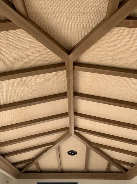 Rattan Ceiling Design, Resort Ceiling, Ceiling Wood Design, Wicker Ceiling, Woven Ceiling, Ceiling Wood, Rattan Ceiling, Jungle Bedroom, Exposed Ceilings