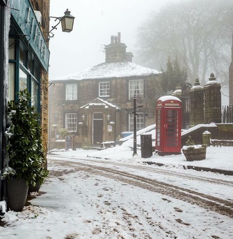 Beautiful Haworth in the snow. Pubs In London, English Christmas, Winter Szenen, Phone Booth, Winter Scenery, Sendai, Snow Scenes, London Eye, English Countryside