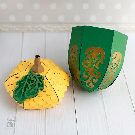 3d Paper Projects, Fall Acorns, Adult Crafts, Christmas Gift Bags, Diy Box, 3d Paper, Paper Projects, Thanksgiving Decorations, Holiday Spirit