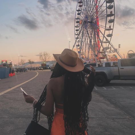 southern belle 🌼🕊️ Black Southern Belle Aesthetic, Southern Belle Aesthetic Outfits, Southern Girl Aesthetic, Southern Belle Aesthetic, Belle Aesthetic, Country Girl Aesthetic, Southern Aesthetic, Black Cowgirl, Pinterest Contest