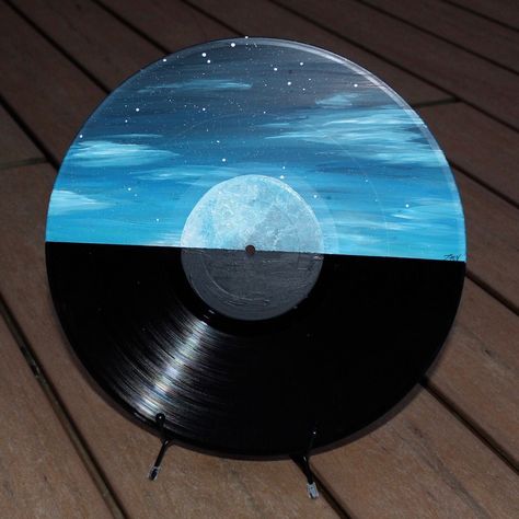 This painting would make an amazing addition to your home decor or any art collection! Acrylic Painting of Night Sky with the Moon on a Vinyl Record. This painting can be framed and hung on a wall, or displayed in a stand. Stand Is not included. Original Acrylic painting by Tara Valentino Year: 2020 Diameter: 12 inches Painted Records Vinyl Trippy, Vynil Paint Ideas, Painting Records Ideas, Vinyl Record Art Aesthetic, Painting Vinyl Records, Vinyl Painting Ideas, Painted Vinyl Records Wall Art, Record Painting Ideas Easy, Disk Painting