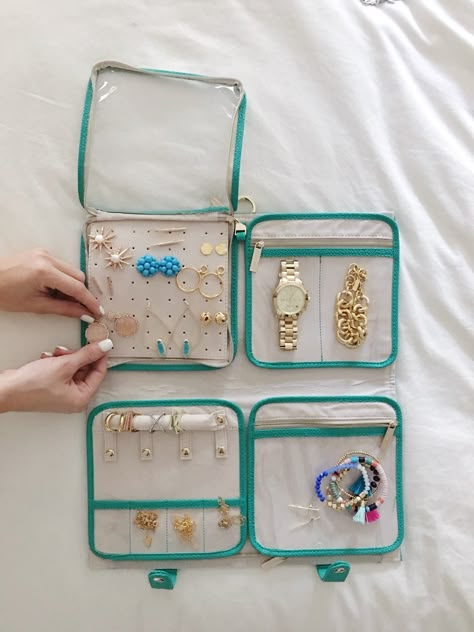 Showing the best ways to organize jewelry for long trips on BTD  http://www.brightontheday.com/30632/how-to-pack-jewelry-for-travel?utm_campaign=coschedule&utm_source=pinterest&utm_medium=Brighton%20Keller%20%2F%2F%20BrightonTheDay%20Blog&utm_content=how%20to%20pack%20jewelry%20for%20travel Pack Jewelry For Travel, Organize Jewelry, Packing Organizers, Packing Jewelry, Travel Organizer, Travel Diy, Long Trips, Trik Fotografi, Packing Tips For Travel