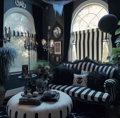 Day Bed Room, Gothic Tiny House, Gothic Room Ideas, Cozy Kitchen Ideas, Goth Living Room, Garage Door Ideas, Door Decor Ideas, Chandelier Ideas, Black Interior Design