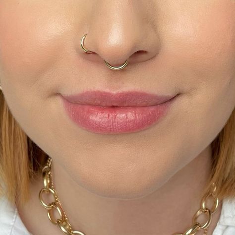 Nose Piercing Ring, Cute Nose Piercings, Septum Piercing Jewelry, Septum Hoop, Nose Piercing Hoop, Gold Body Jewellery, Face Piercings, Cartilage Jewelry, Cool Piercings