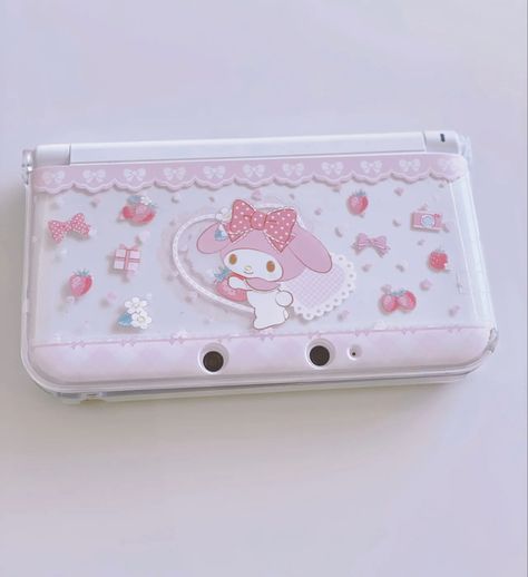 Nintendo Dsi Aesthetic, 3ds Decoration, 3ds Accessories, 3ds Aesthetic, 3ds Themes, Pink 3ds, Nintendo Decor, Tech Inspiration, Pink Games