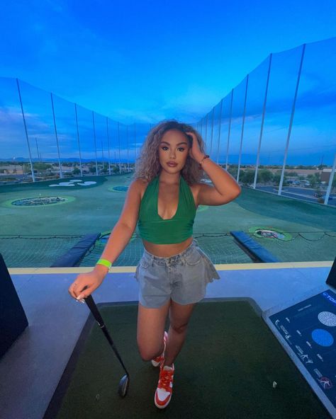 Top Golf Date Black Couple, Top Golf Outfit Casual, Golf Date Outfit, Top Golf Outfit Black Women, Casual Golf Outfit Women, Top Golf Outfit Date, Mini Golf Date Outfit, Golf Tournament Outfit, Denim Jacket Men Outfit