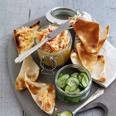 Rachel Allen’s rillettes of fresh and smoked salmon with melba toast and cucumber pickle This dainty toasts are perfect for a picnic or as a... Rillettes Recipe, Salmon Rillettes, Entertaining Snacks, Best Salmon Recipe, Melba Toast, Rachel Allen, Easy Salmon Recipes, Easy Salmon, Dinner Party Recipes