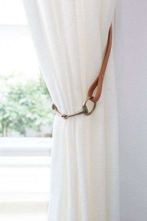 Snaffle bit curtain holders Horse Room Decor, Horse Bedroom, Horse Room, Equestrian Decor, Belek, Western Homes, Tack Room, Horse Decor, Western Home Decor