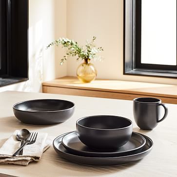 Dinnerware Set Modern, Black Dinnerware, Modern Dinnerware, Pasta Bowl Set, Stoneware Dinnerware Sets, Dinner Bowls, Stoneware Dinnerware, Traditional Ceramics, Porcelain Dinnerware