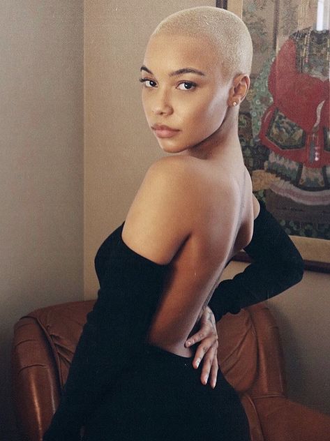 Buzzed Hair Women, Buzz Cut Women, Bald Look, Brush Cut, Short Shaved Hairstyles, Balayage Hair Color, Girl Hair Colors, Crochet Box Braids, Natural Hair Short Cuts