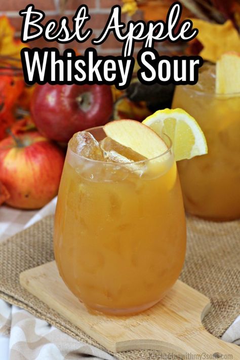 Apple Whiskey Drinks Cocktail Recipes, Cocktail Recipes With Whiskey, Apple Sour Cocktail, Apple Cider Whiskey Sour, Whiskey Cider Cocktail, Cocktail With Apple Cider, Whiskey Fall Cocktail, Mixed Drinks With Whiskey, Delicious Cocktail Recipes