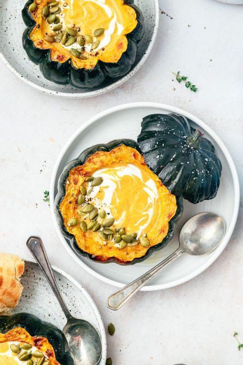 This creamy roasted acorn squash soup is served in edible roasted acorn squash bowls for a super cute and cozy fall meal! Best Fall Soup Recipes, Acorn Squash Soup, Butternut Squash Casserole, Winter Squash Recipes, Pumpkin Lasagna, Roasted Acorn Squash, Creamy Broccoli Soup, Pumpkin Mac And Cheese, Butternut Soup