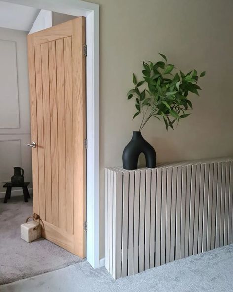 Radiator Cover Ideas, Radiators Living Room, Steam Radiators, Modern Radiator Cover, Diy Radiator Cover, Kitchen Radiator, Best Radiators, Home Radiators, Radiator Covers