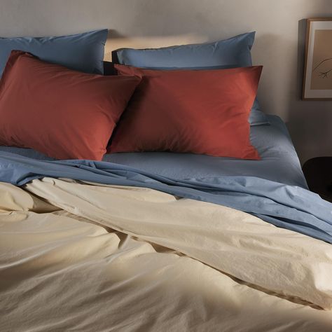 PRICES MAY VARY. ORGANIC COTTON 4 PIECE SHEET SET: Meet our freshly-squeezed collection of GOTS-certified organic cotton that’s safe for your world and ours. In 100% long-staple organic percale with a 300 thread count, it's breathable, crisp, lightweight, and relaxed (thanks to garment washing!). Go organic already—it’s the next level of comfort. Set includes 1 fitted sheet, 1 flat sheet, and 2 pillowcases. 100% GOTS-CERTIFIED ORGANIC COTTON: Ensures materials are grown organically and meet envi Bedding Combinations, Bed Sheets Ideas, Colorful Bed Sheets, Oakland Apartment, Maroon Walls, Bed Inspo, Blankets For Winter, Cotton Core, Orange Bedding