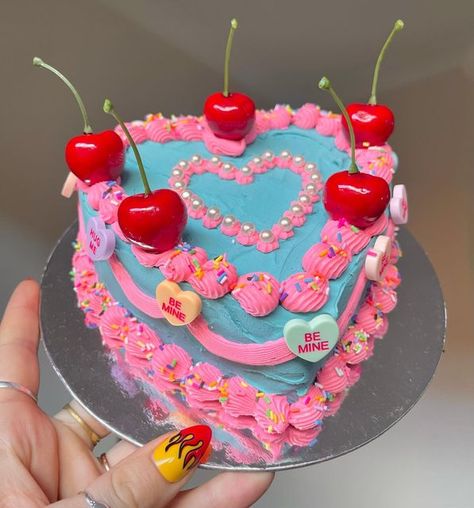 Cake Boxes Diy, Heart Birthday Cake, Bolo Vintage, Faux Cake, Foster Kids, Funny Birthday Cakes, Heart Shaped Cakes, Cake Craft, Fake Cake