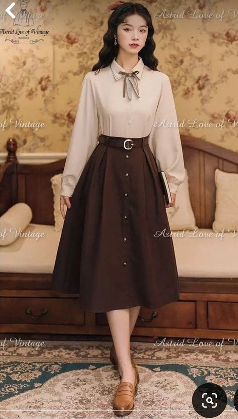 French University, Autumn Library, Light Academia Outfit, Academia Fashion, University School, Old Fashion Dresses, Vintage School, Beige Light, Vintage Inspired Outfits