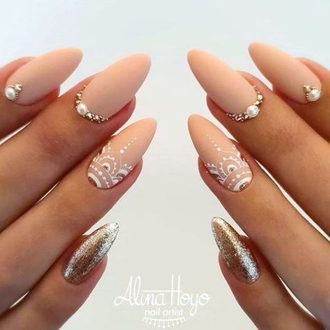 (paid link) what nail shape should i get quiz Trendy Nail Art Designs, Almond Nails Designs, Almond Nail, Cute Nail Art, Bridal Nails, Nail Polishes, Gold Nails, Gorgeous Nails, Stiletto Nails