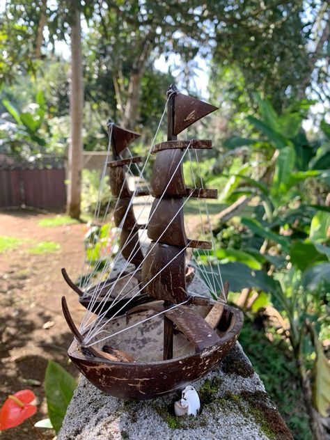 Vintage Hand Crafted Coconut Shell Sail Boat Shell Diy, Decorations Living Room, Coconut Shell Crafts, Coconut Cups, Shell Craft, Shells Diy, Show Piece, Living Room Bed, Shell Ornaments