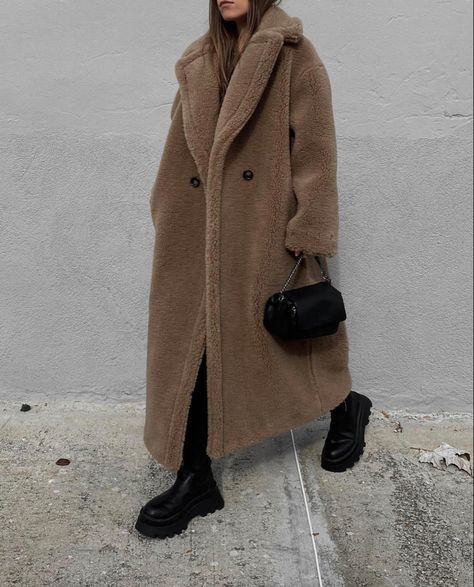 Long Teddy Coat Outfit, Brown Teddy Coat Outfit, Teddy Bear Coat Outfit, Teddy Jacket Outfit, Teddy Coat Outfit, Long Teddy Coat, Long Coat Outfit, Birkenstock Outfit, New York Outfits