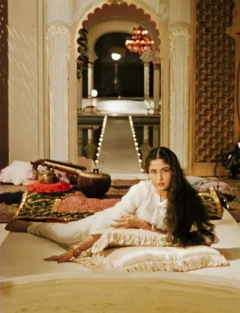 Mumtaz Mahal, Meena Kumari, South Asian Aesthetic, Retro Bollywood, The Taj Mahal, Indian Photoshoot, Forbidden Love, Vintage Bollywood, Indian Aesthetic