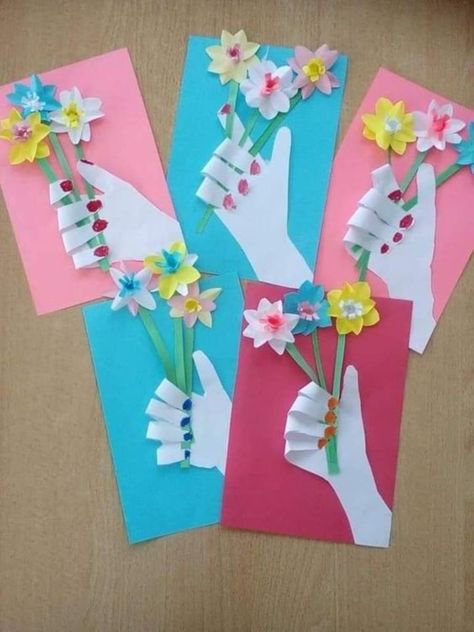 50+ Easy DIY Mothers Day Cards for Kids to Make That Mom Will Love | HubPages Påskeaktiviteter For Barn, Mothers Day Crafts Preschool, Mothers Day Cards Craft, Diy Mother's Day Crafts, Spring Crafts For Kids, Hand Crafts, Diy Valentine, Mothers Day Crafts For Kids, Kindergarten Crafts