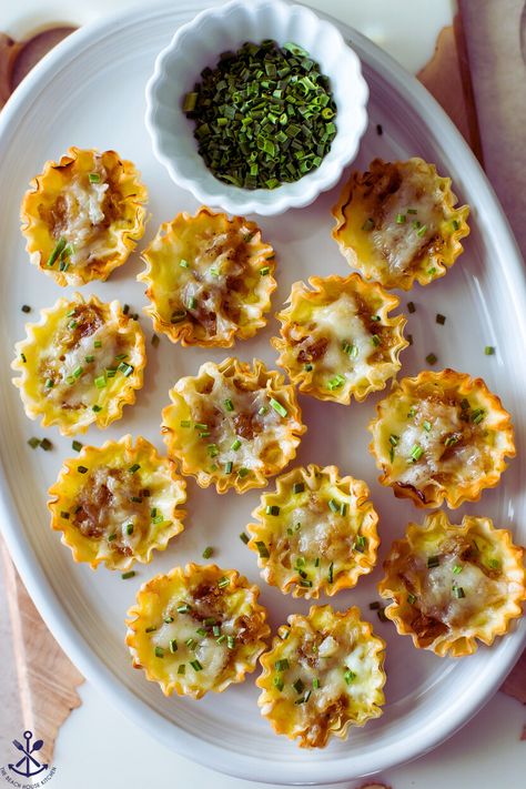 French Onion Soup Bites French Onion Soup Bites, Mushroom Phyllo, Phyllo Bites, Cheesy Corn Dip, Favorite Party Appetizers, Beach House Kitchen, French Soup, Cilantro Chutney, Phyllo Cups