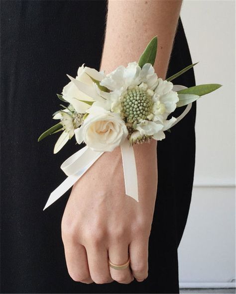 18 Chic and Stylish Wrist Corsage Ideas You Can’t Miss! #weddings #weddingideas Wylde Flowers, Corsage Ideas, White Corsage, Flower Wrist Corsage, Wrist Corsage Prom, Wedding Corsages, Wrist Corsages, Wrist Flowers, Corsage And Boutonniere