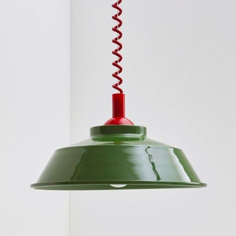 La Quincaillerie moderne on Instagram: "APRÈS-MIDI Ces suspensions monte et baisse en métal émaillé sont disponibles en crème, gris souris, vert profond, vert pastel, bleu outremer, noir et jaune citron. Avec un câble crème, noir, rouge coquelicot, bleu Klein, jaune vif, blanc, vert vif ou marron. Ici avec un câble rouge coquelicot. Photo @bousquet_michel #LaQuincaillerieModerne #backtobasics #QuincaillerieModerne #LumiereElectrique #LeGrandAppartement #BricolerChicEtDesign #luminaire #lighti Mid Century Modern Interior Design, Mid Century Lamp, Flat Ideas, Mid Century Modern Interiors, Cafe Interior Design, Ceramic Pendant, Luminaire Design, Lamps Ceiling, Retro Futurism