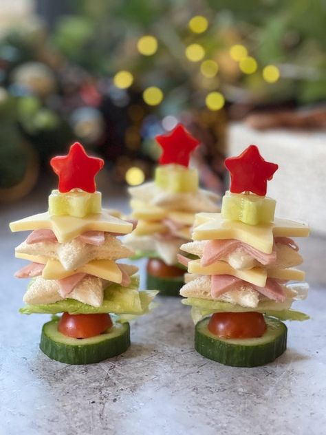 Make these deconstructed Christmas Tree Sandwiches, perfect for a festive inspired lunch or even as starters for the kids on Christmas Day! Christmas Tree Sandwiches, Kids Christmas Party, Healthy Christmas, Christmas Lunch, Christmas Food Dinner, Christmas Brunch, Xmas Food, Snacks Für Party, Christmas Party Food